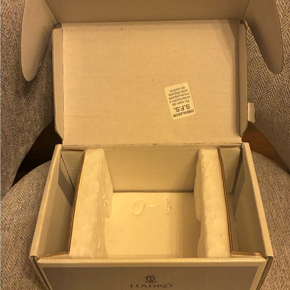 Lladro Floral Rabbit - Picture 4 of 12